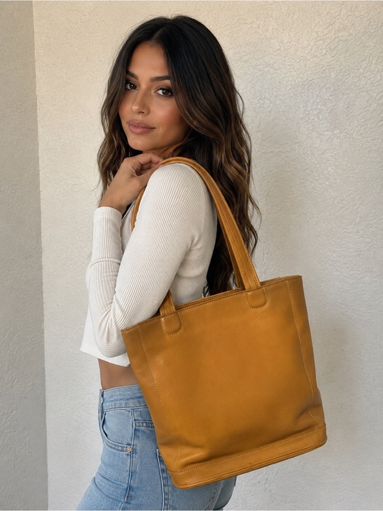 Coach Handbags - Coach 1999 vintage Leather Tote Bag in Tan